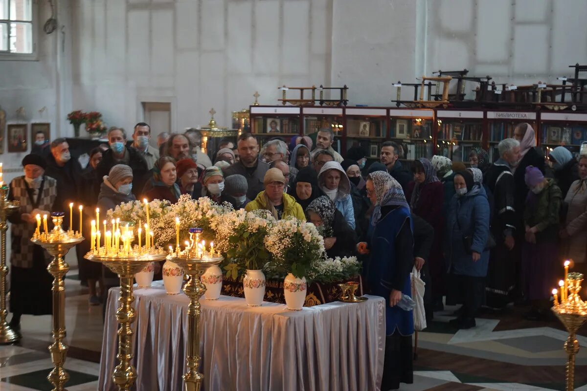 протоиерей олег егоров. церковь василия исповедника за рогожской заставой. храм василия исповедника расписание богослужений. пасхальная служба на рогожском. храм всех святых самара расписание служб.
