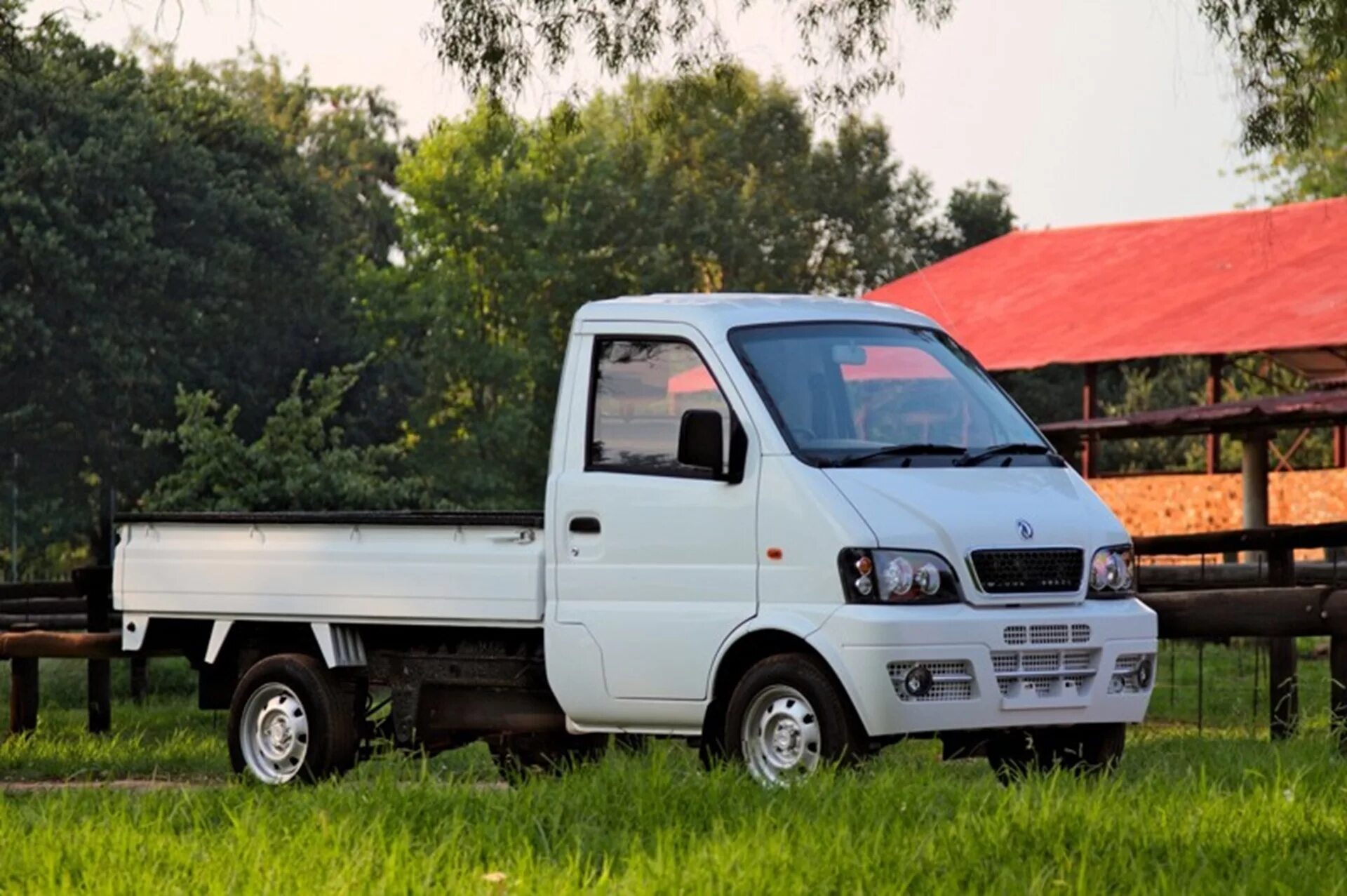 Купить мини грузовик бу. Мини грузовик Ниссан Клиппер. Hyundai Porter 2005 бортовой. Мини грузовик Hyundai Porter. Dongfeng Mini Truck 2021.