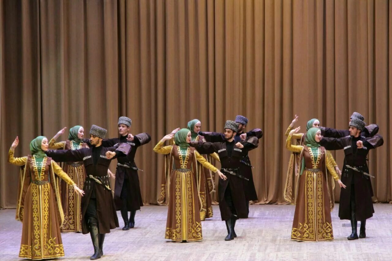 Вайнах групп. Чеченский ансамбль вайнах. чеченский ансамбль вайнах концерт. государственный ансамбль танца вайнах. юбилейный концерт государственного ансамбля танца &quot;вайнах&quot;.
