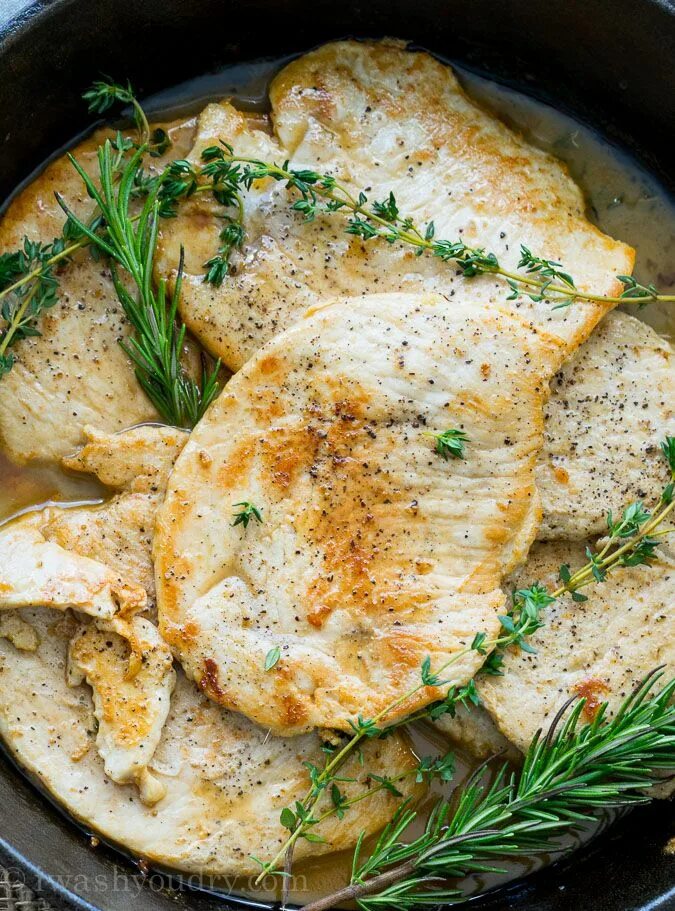Как быстро и вкусно приготовить филе индейки. Медальон из филе индейки. приготовление филе индейки. блюда из грудки индейки. блюда с индейкой на сковороде.