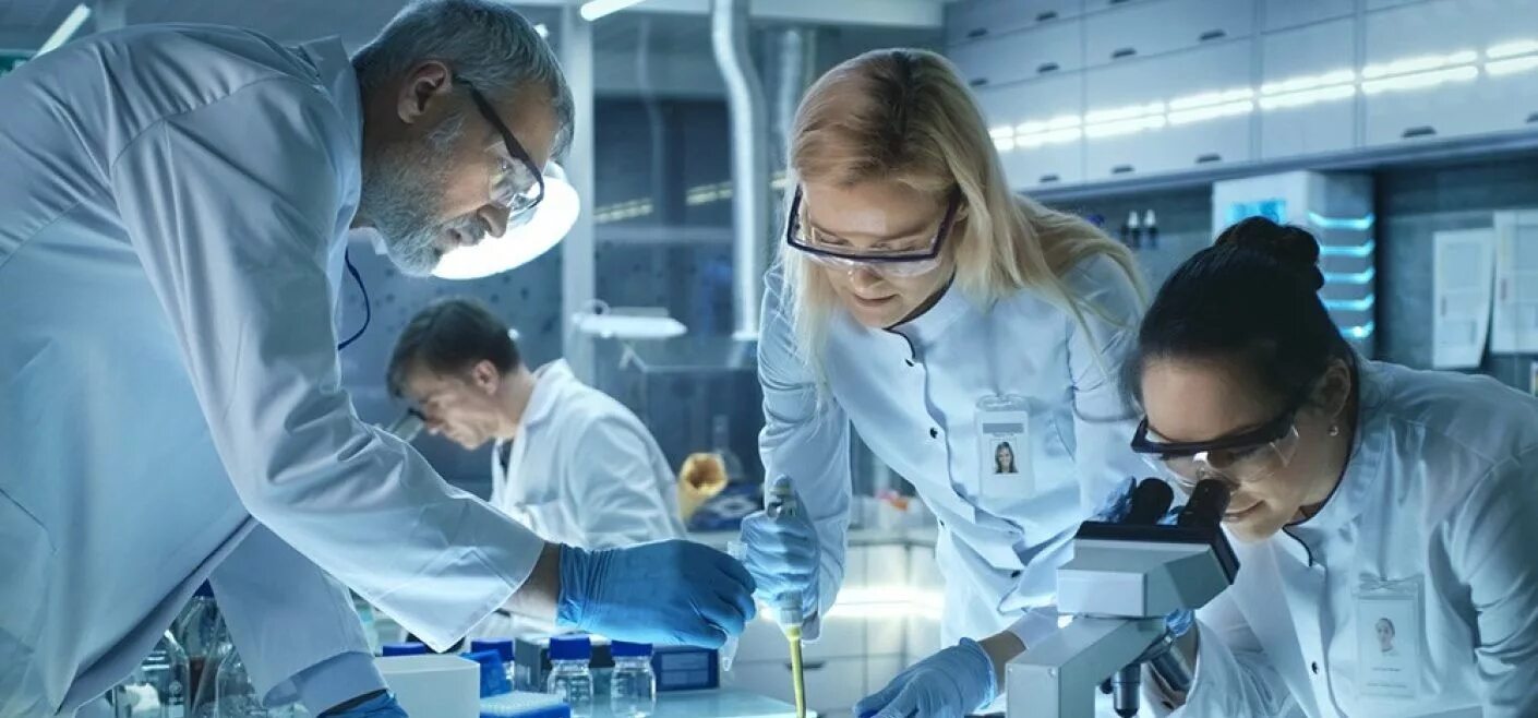 современная российская наука. научно-образовательный центр. ихбфм со ран новосибирск. научные официальные. студенты в лаборатории.