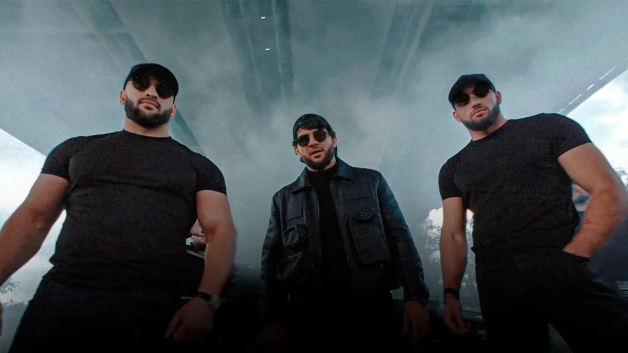 Пацаны на стиле ислам итляшев текст. Ислам итляшев мурат тхагалегов. Ислам итляшев без очков. Ислам итляшев дикая. Ислам итляшев пацаны на стиле картина.