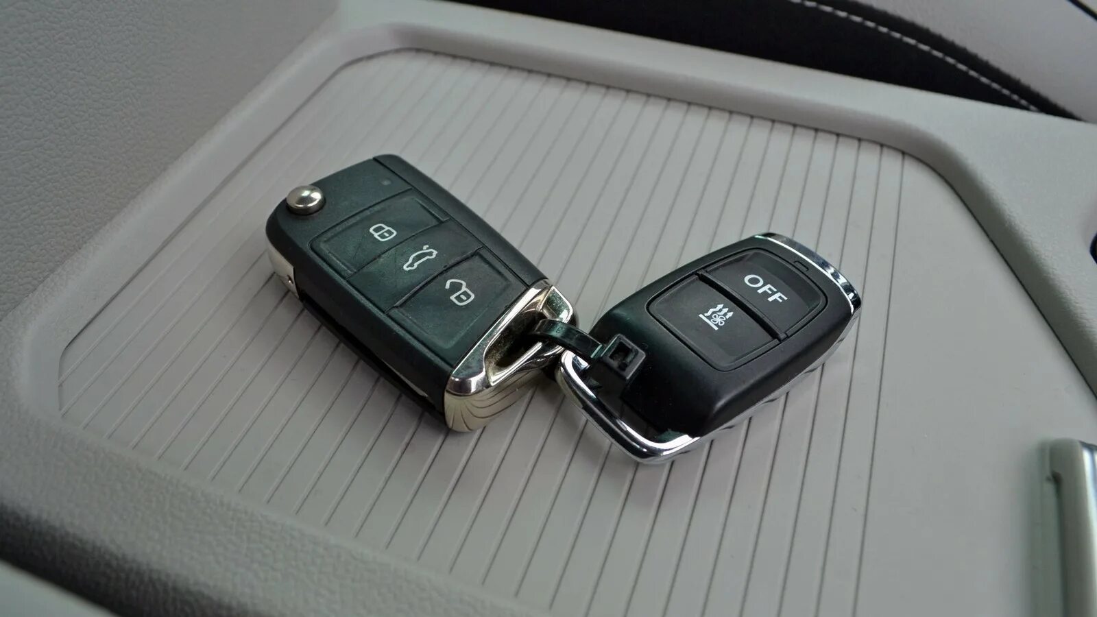 Ключ зажигания tiguan 2013. Vw tiguan ключи зажигания. Vw tiguan 3 ключ. Ключ тигуан 2. Ключи тигуан 2019.