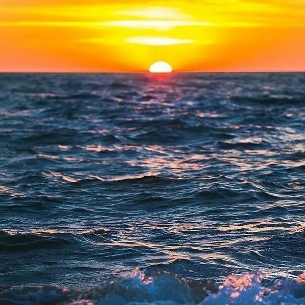 Синее море в исполнении. Черное море мое. самое синее море. самое синее море в мире. самое синее в мире черное море.