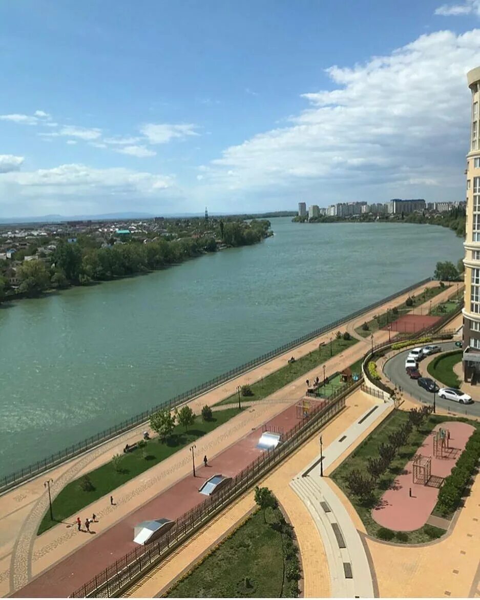 Кубанонабережная краснодар парк. Какая река в краснодаре. Краснодар набережная реки кубань. Река кубань в краснодаре сейчас. Река кубань краснодар.