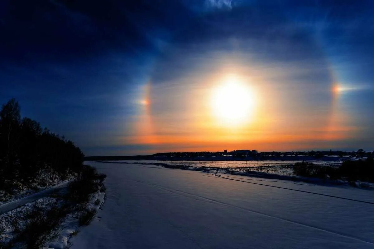 Северное сияние солнечное гало. Природное явление солнечное гало. Гало радуга вокруг солнца. Гало радуга вокруг солнца. Радуга вокруг солнца как называется зимняя.