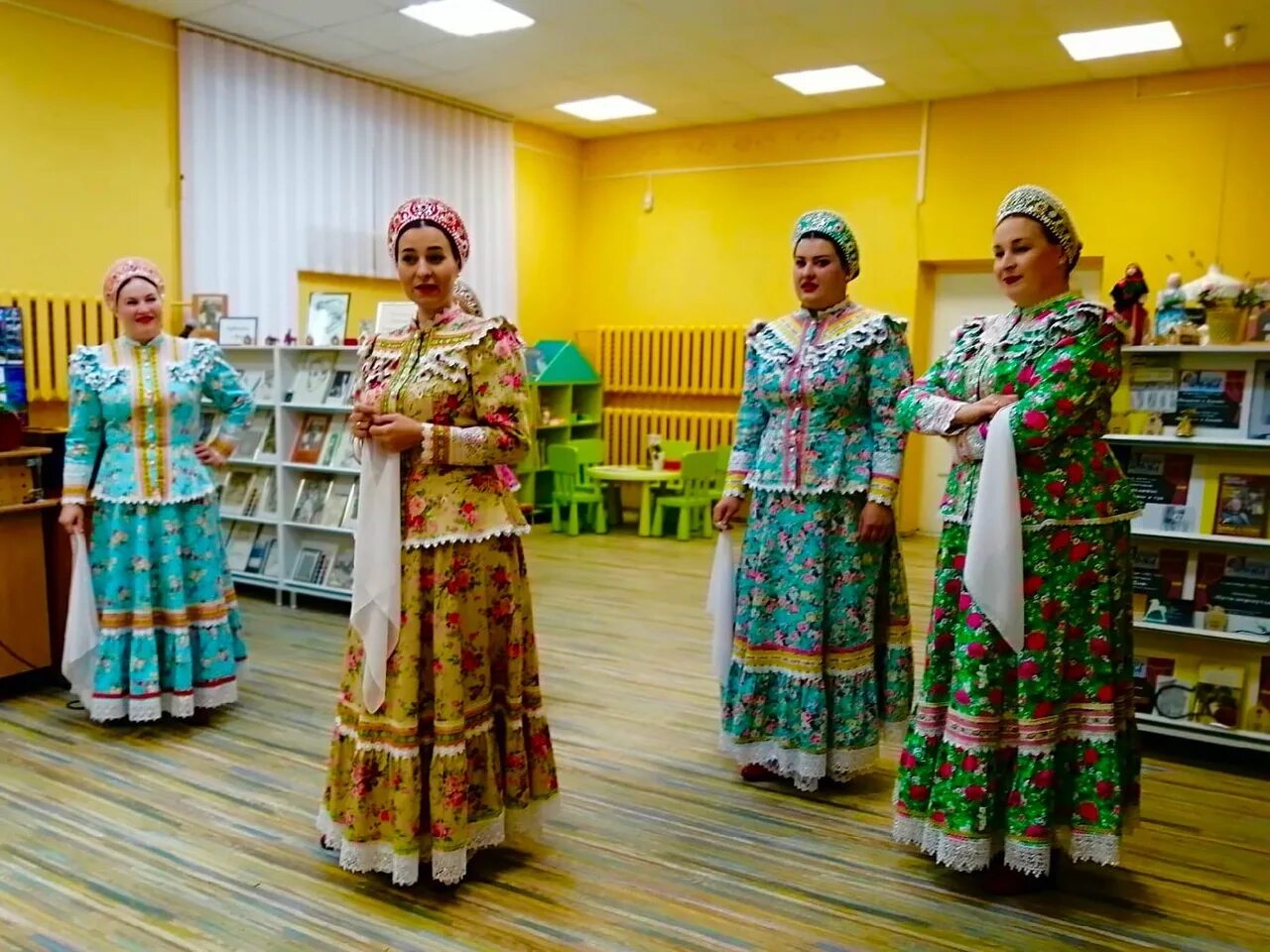 Театр драмы. Народный танец архангельска. Черевковский центр культуры. Фольклор ансамбль. Прекрасный город архангельск группа.