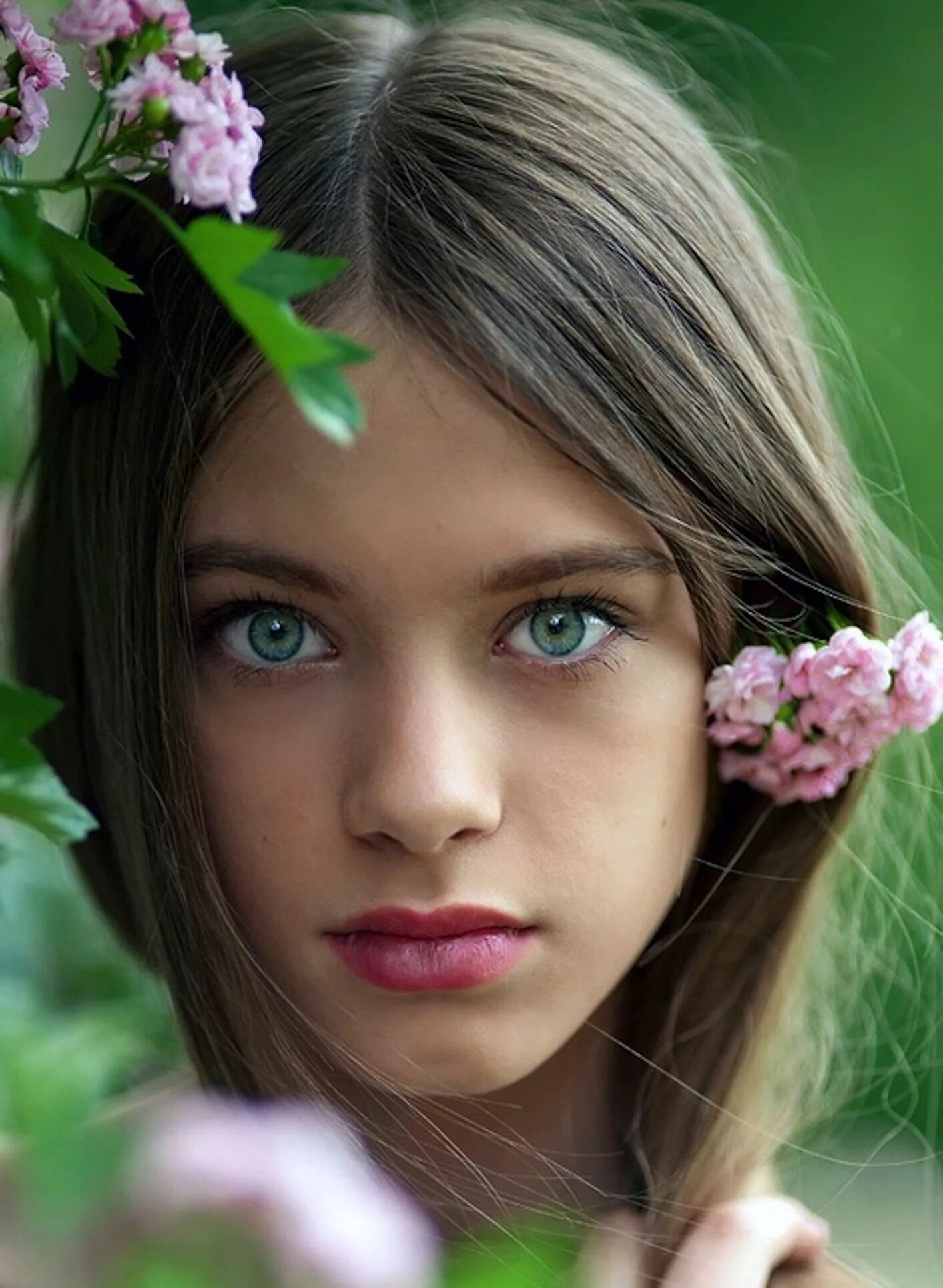 Совсем неопытная. Красивые девочки подростки. Юная красавица. Девочка с зелеными глазами. Зелёные глаза у девушек.