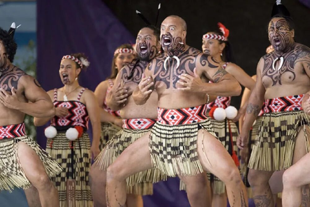 New zealand traditions. Маори танец хака. Танец Haka новая Зеландия. Новозеландия Маори. Хака ритуальный танец новозеландских Маори.