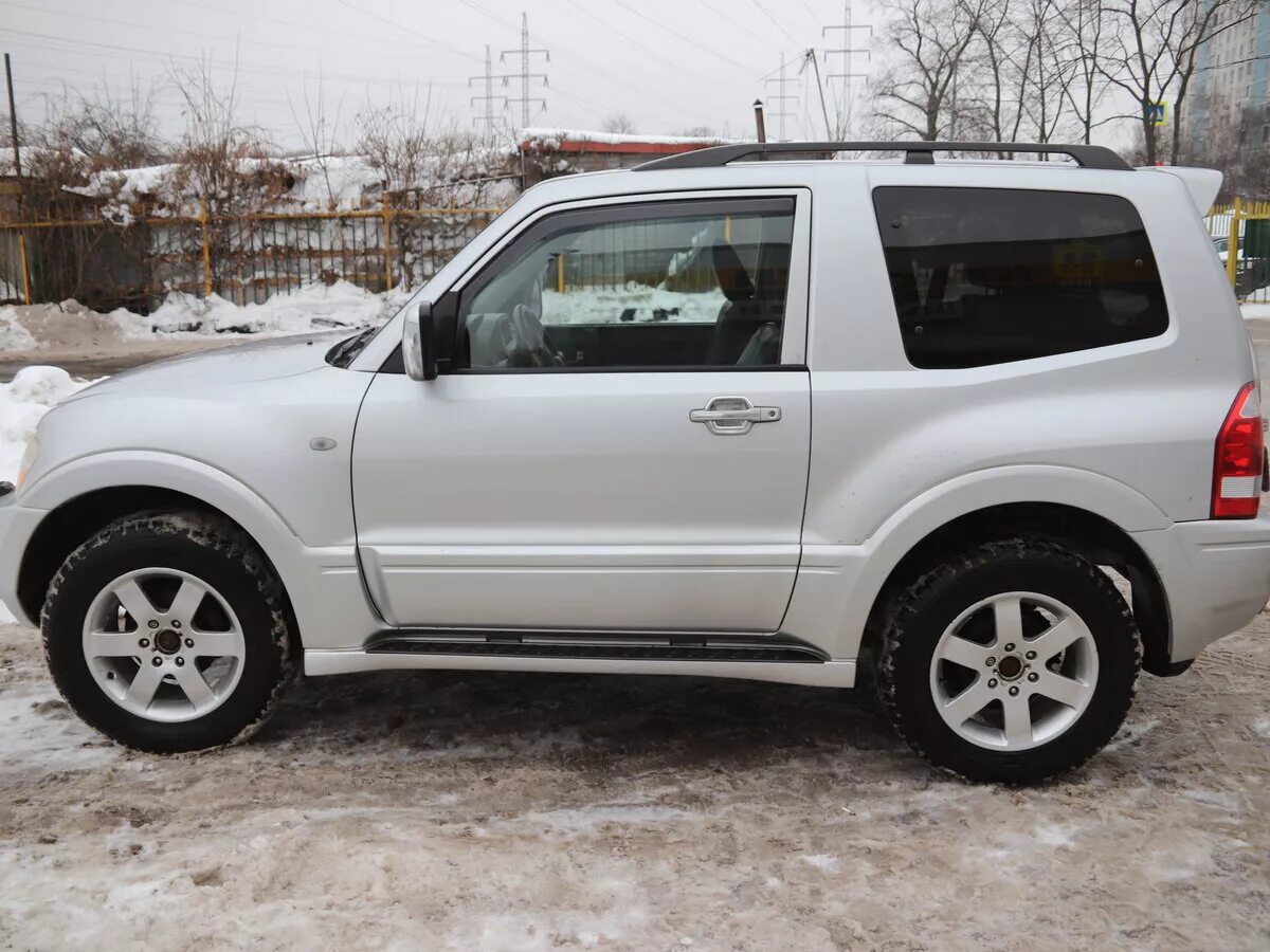 Mitsubishi pajero 3 бензин. Mitsubishi Pajero 3 3 дверный. Mitsubishi Pajero 3 3 двери. Mitsubishi Pajero 4 3 дверный. Мицубиси Паджеро 3 дверный.