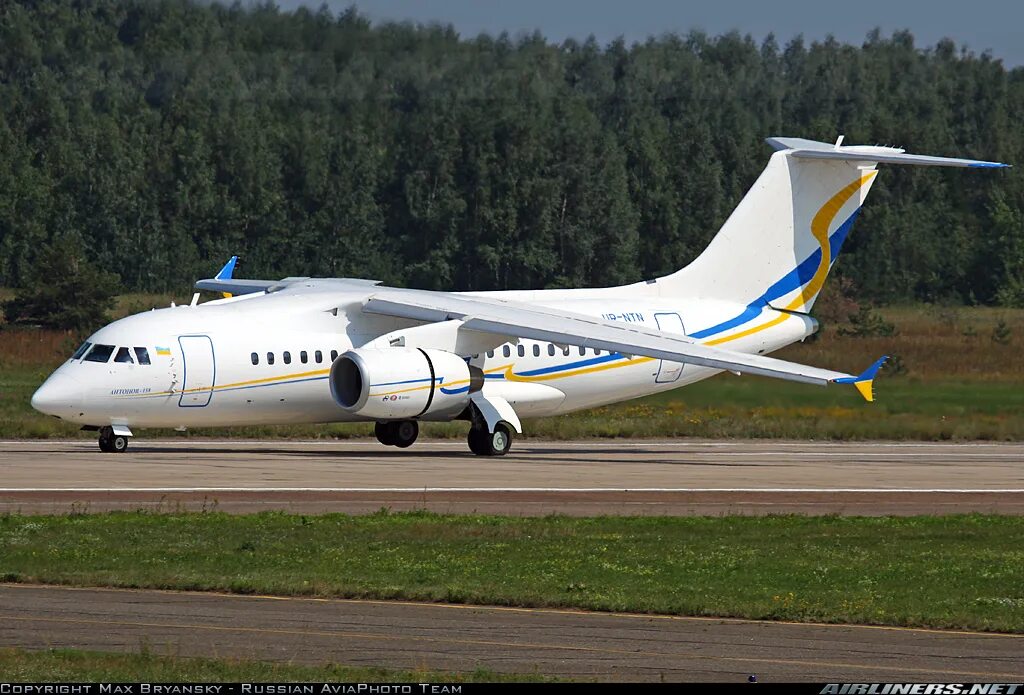 Ан 158. Самолет АН 158. АН-158 транспортный самолёт. АН-158 фото.