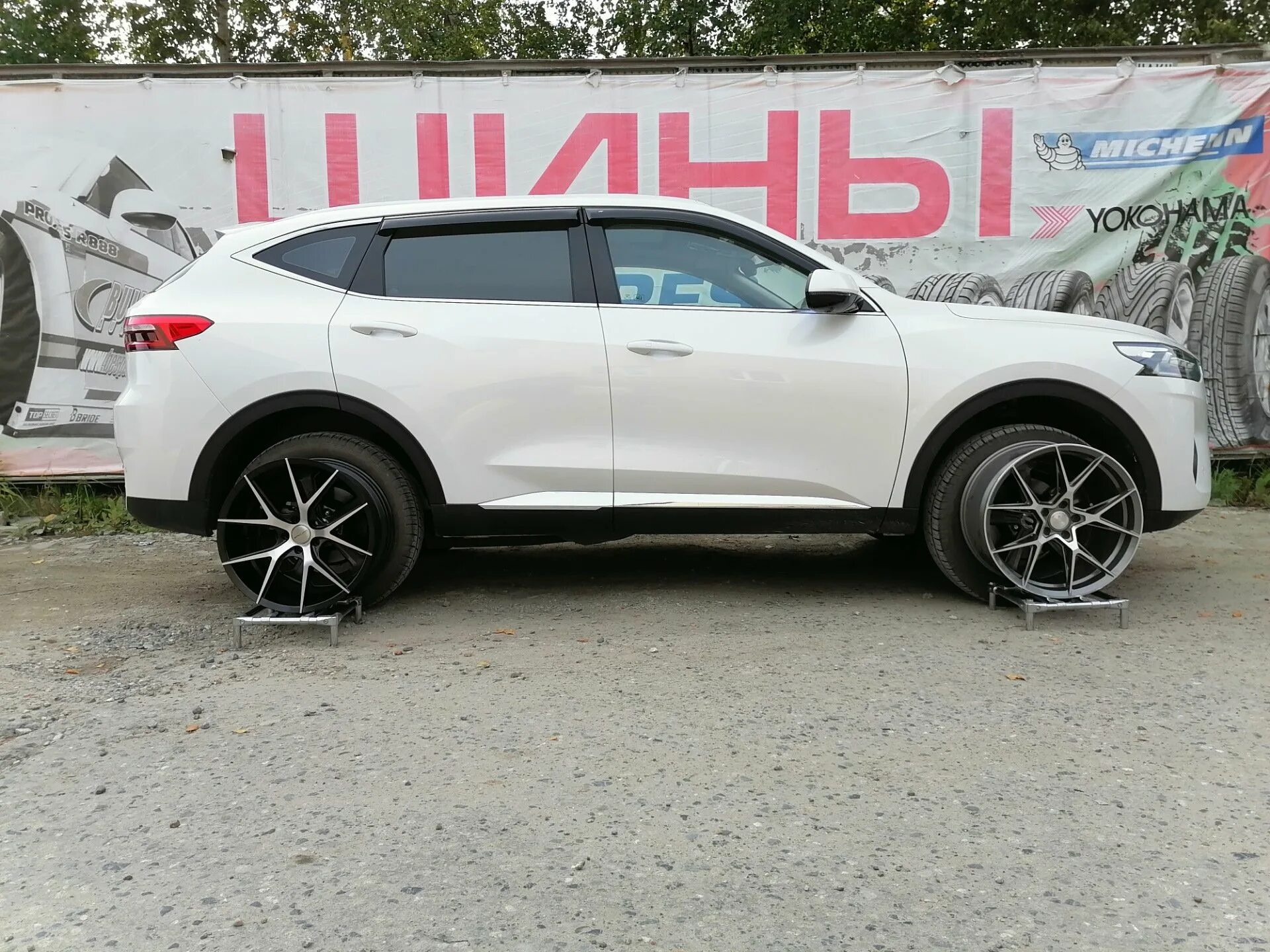 Купить шины на хавал. Haval f7 диски r17. Haval f7 колеса r20. Хавал ф7 на дисках r20. Haval f7x диски r19.