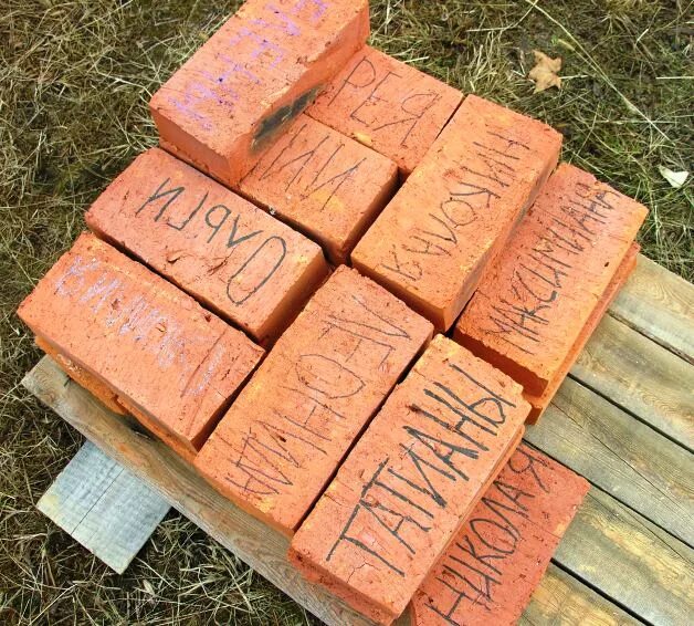 кирпичик на строительство храма. именной кирпич для храма. именной кирпичик на храм. именной кирпич. кирпичику имя.