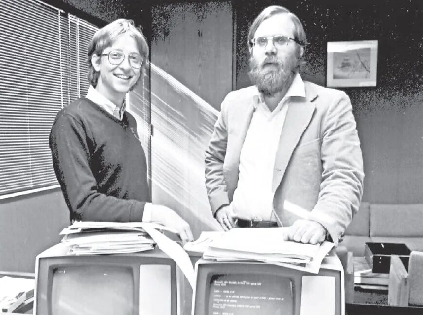 Разработчики майкрософт. Билл Гейтс в 1979. Билл Гейтс и пол Аллен. Пол Аллен. Билл Гейтс в 1975.