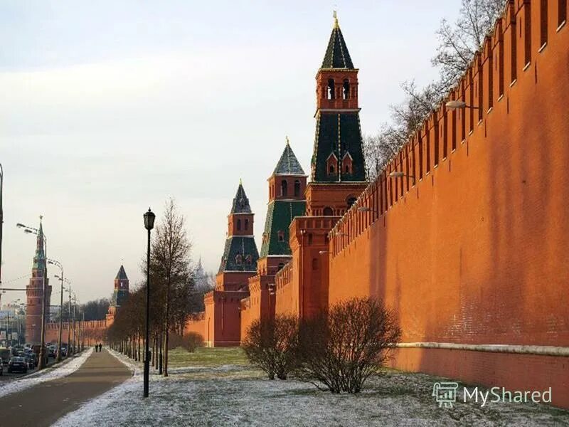 Кирпич московского кремля. Дворец у стены московского кремля. кремлёвская стена московский кремль сверху. кремль московский изнутри территория. кремлевская стена вид на собор.