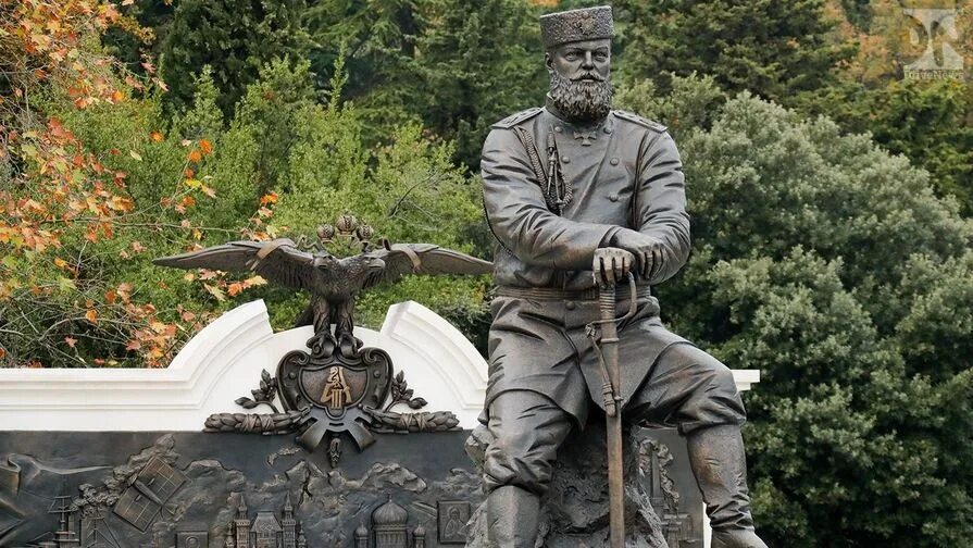 Памятник царскому. Ливадийский дворец памятник александру. александр 3 памятник в крыму. ялта ливадийский дворец памятник александру. александр 3 памятник в ялте.