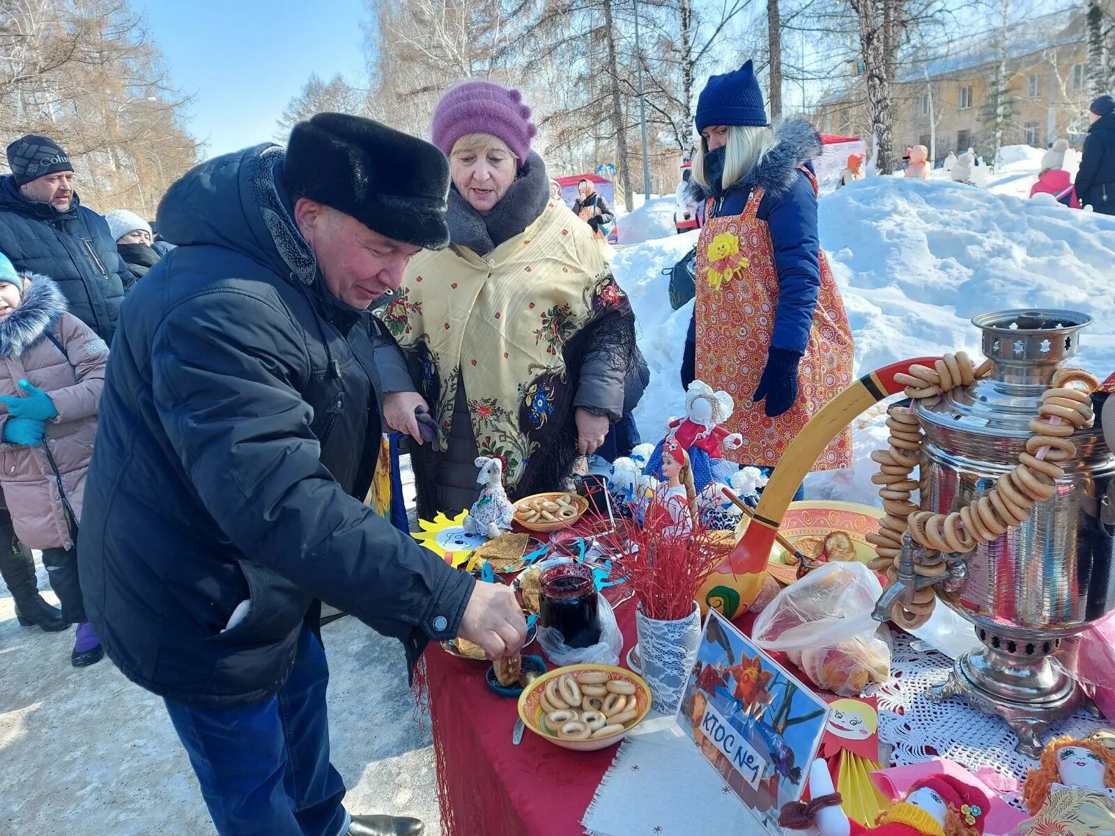 Масленица атрибуты праздника. Современная Масленица. Масленица атрибутика праздника. Масленица праздник на улице. Во сколько часов будет масленица