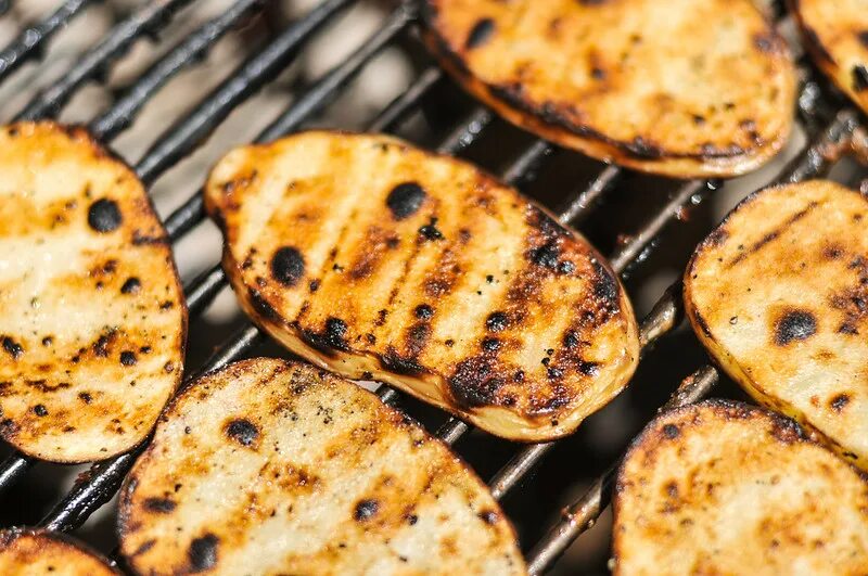 корейка свиная ппнг. корейка свиная жареная. свининое жаркое. свинина на кости на сковороде гриль. сколько жарить корейку.