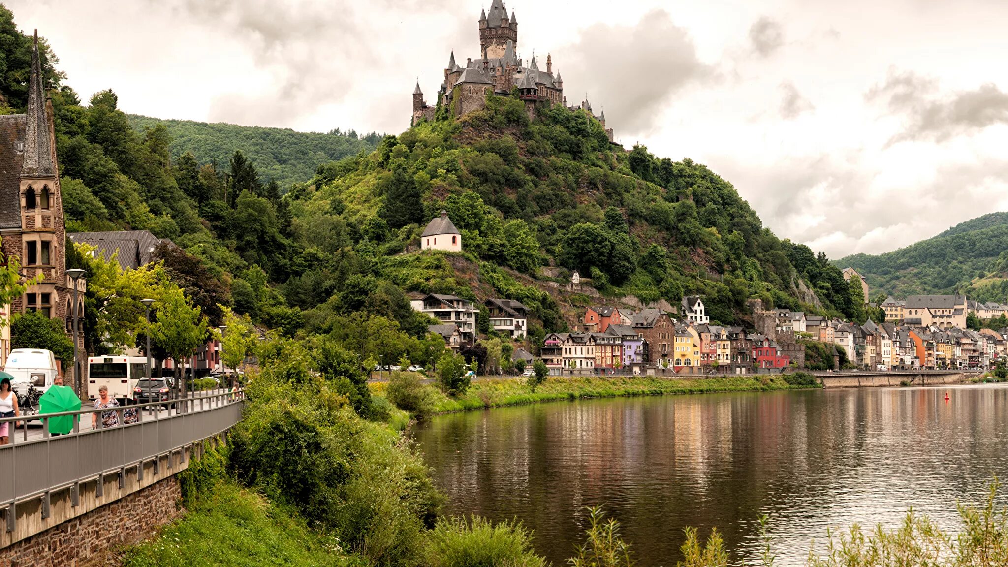 Город замок городе дом. Замок кохем германия. город кохем (cochem). замки мозель рейн. замок кохем с реки.