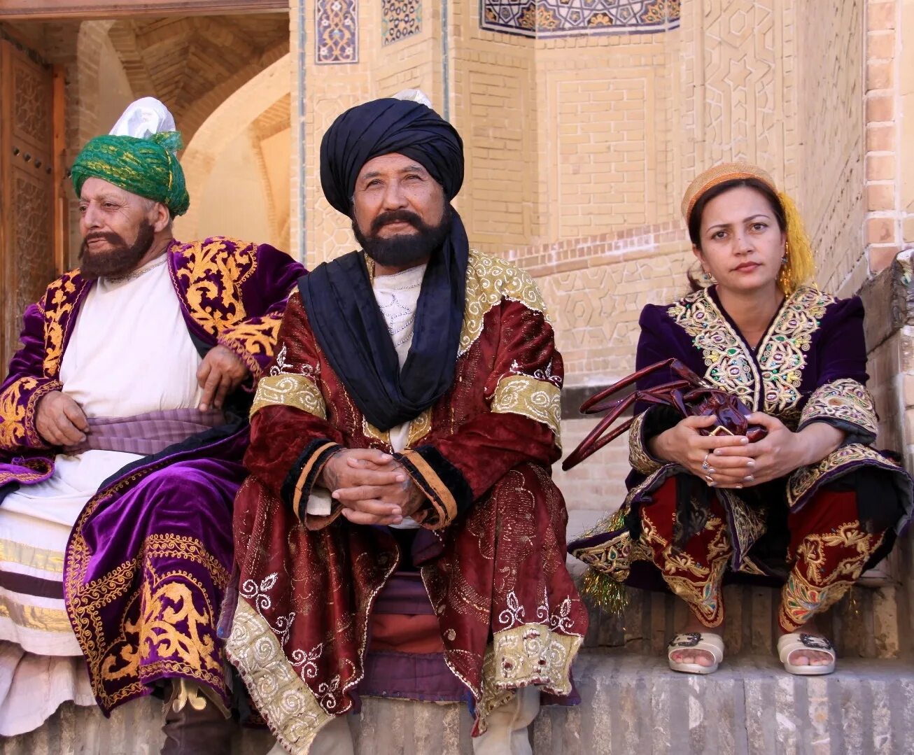 Самарканд народ. Эмир Бухары. Бухара Самарканд узбеки и таджики. Национальная одежда Бухары.
