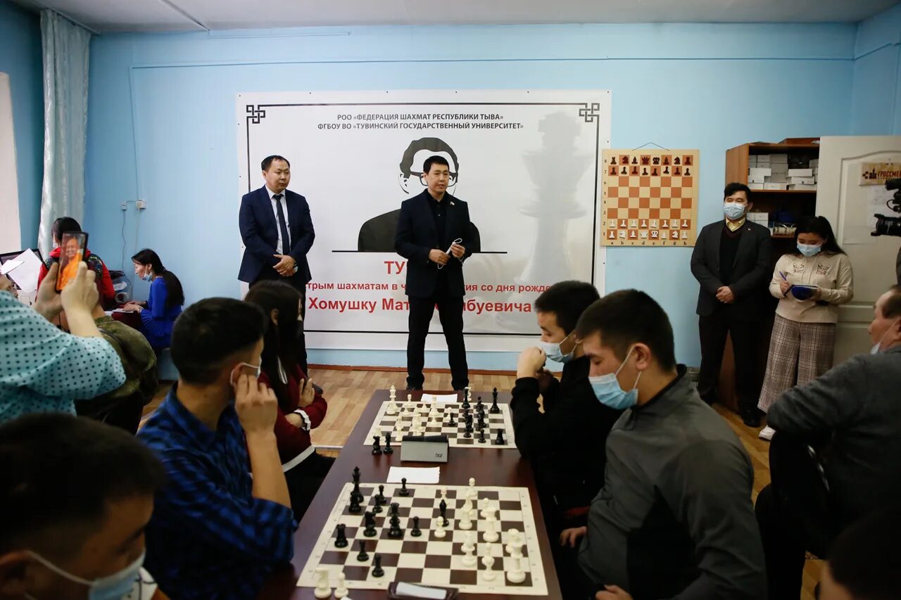 Михаил чигорин шахматист. Основоположник шахматной школы русской 7. Джозеф блэкберн шахматист. Шахмат тыва ренат. Тувинские шахматы.