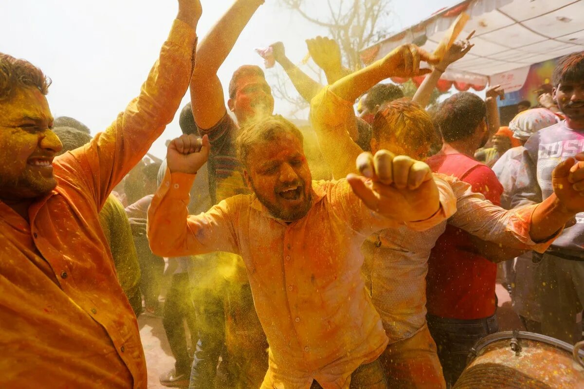 Фестиваль холе. Холи — Индуистский фестиваль весны. Фестиваль красок Холи в Индии. Праздник красок Холи в Индии.