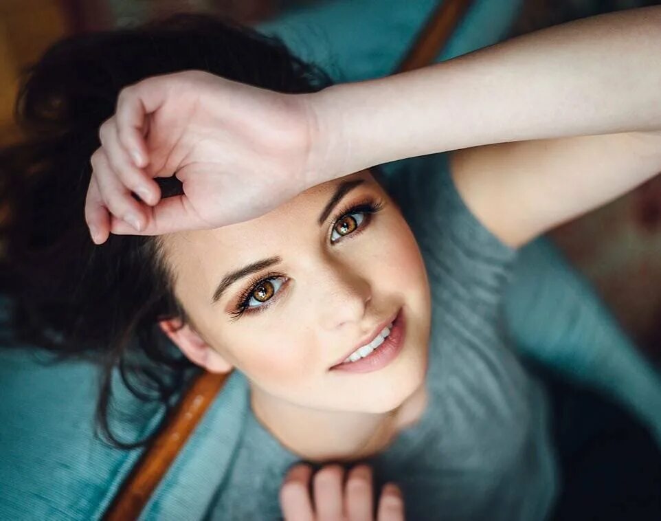 Глаз крупным планом. I still in eyes. I still in eyes. Я начало глаза софи. Желтые глаза.