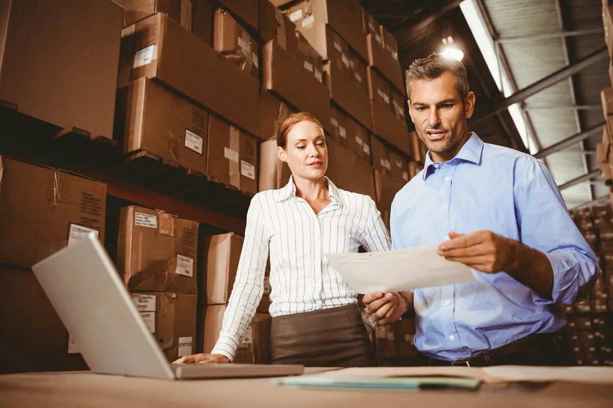 Получить профессию логиста. Работник. Презентация по профессии логиста. Операционная деятельность в логистике. Логист.