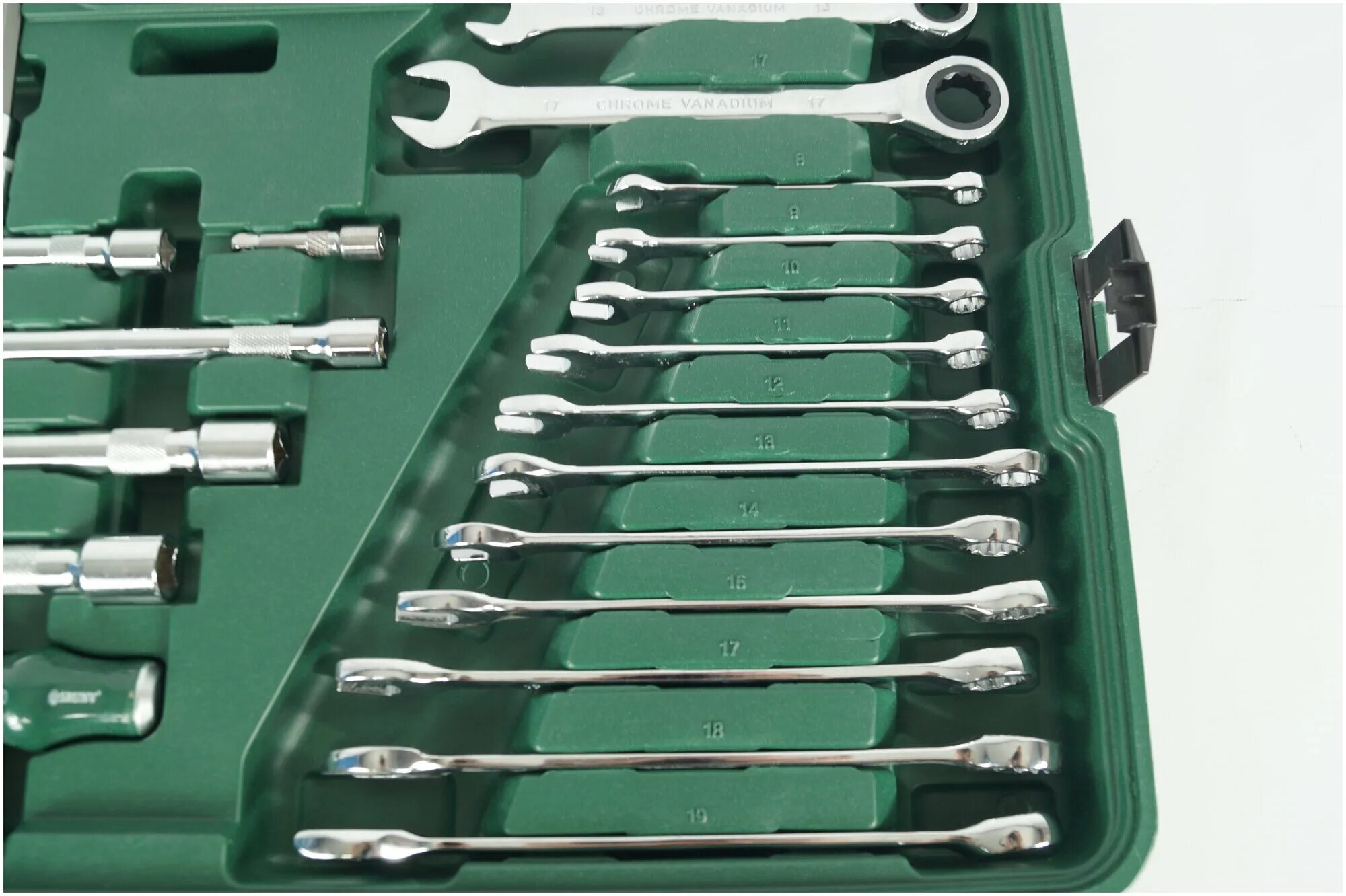 Салатовый инструмент. Инструмент зеленого цвета марка. Зеленые инструменты это. Набор инструмента 78 предметов. Зеленые инструменты это.