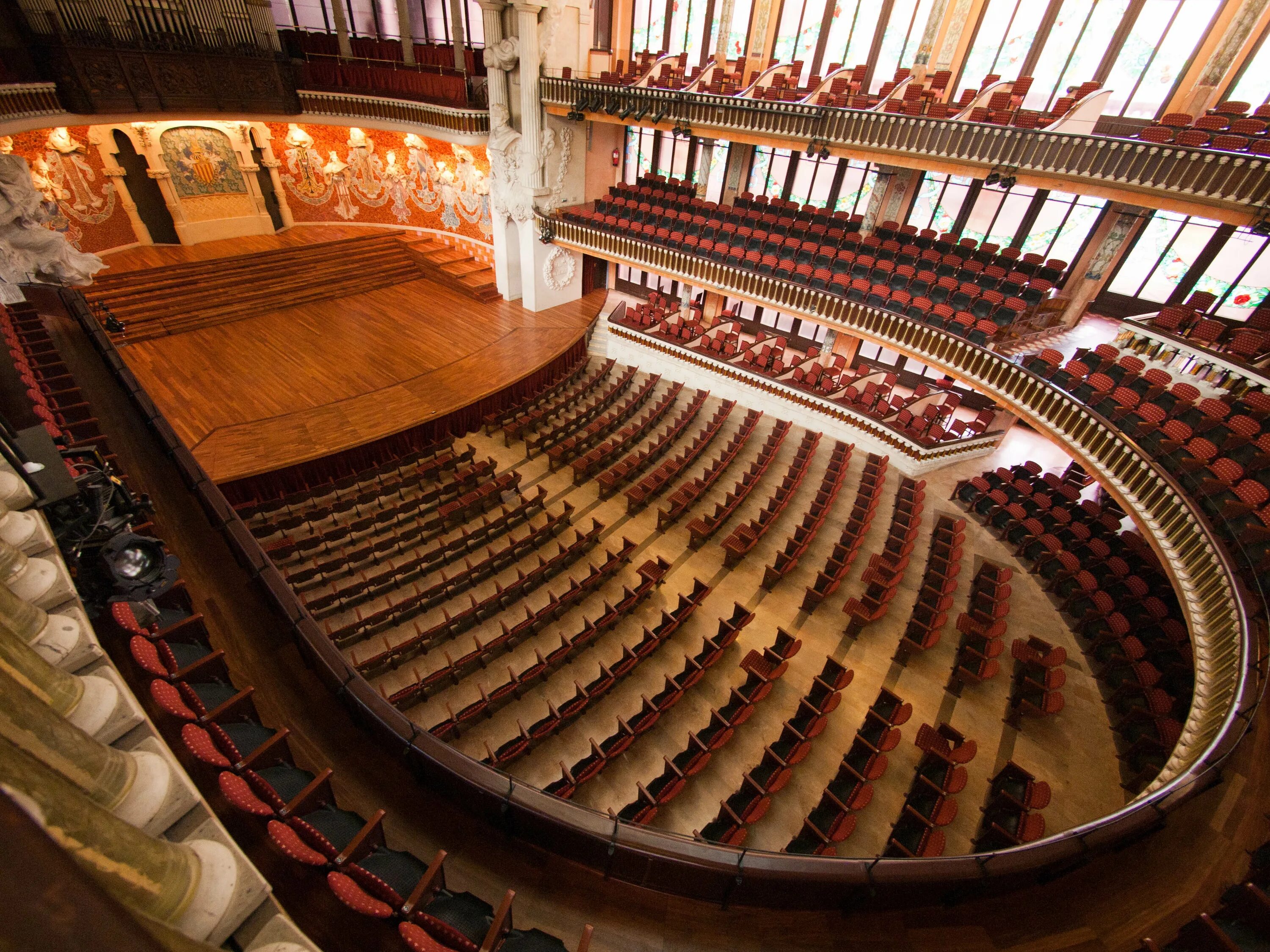 Сайт дворец музыки. Palau de la música Catalana Барселона. Палау де ла музика Каталана. Барселона. Дворец Монтакада. Каталонский национальный театр в Барселоне.