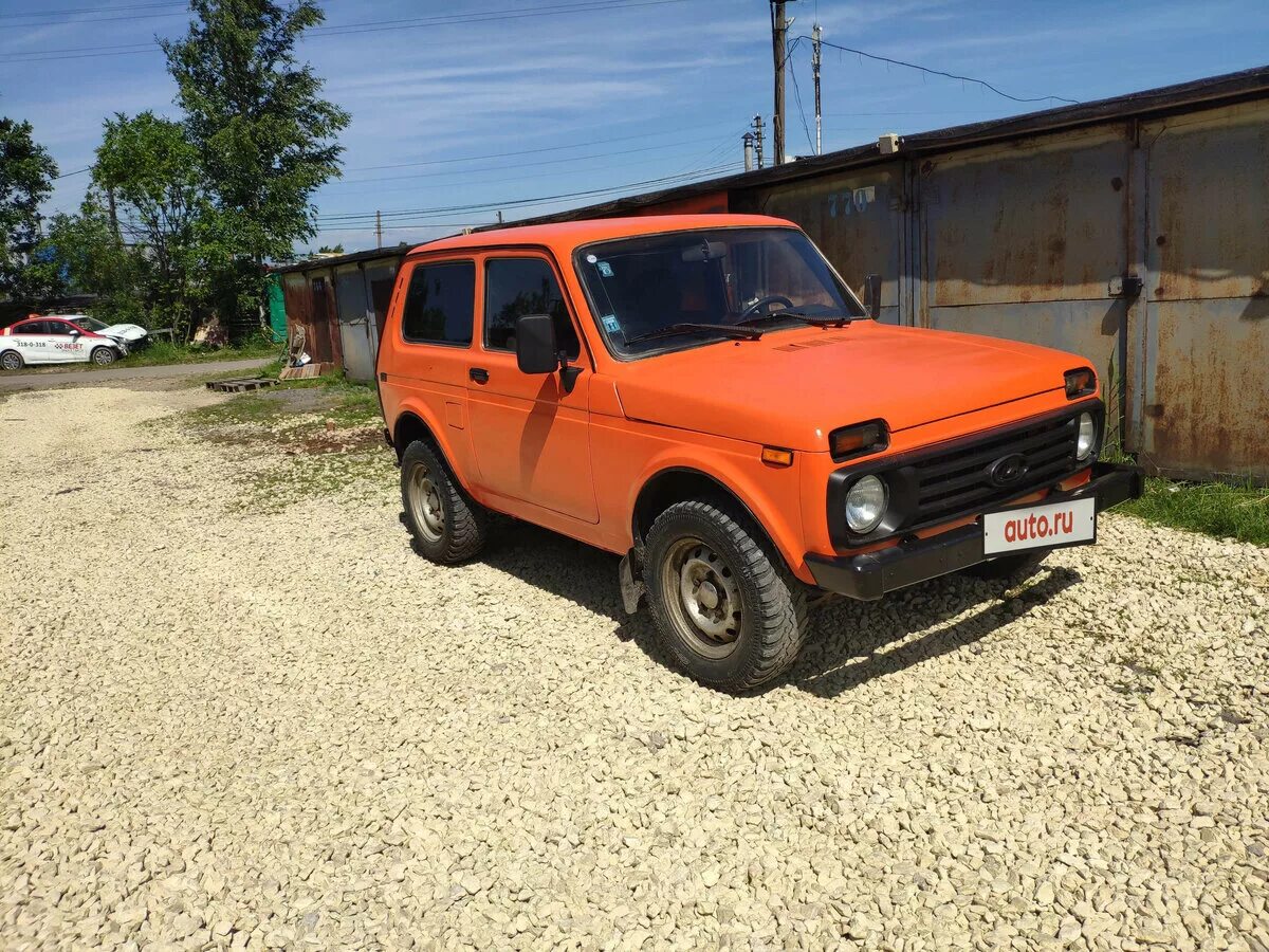 Ваз 2121 нива 1977 года. Нива ваз 2121 1977г. Нива оранжевая 2038. Нива в оранжевом рапторе. Нива желтый раптор.
