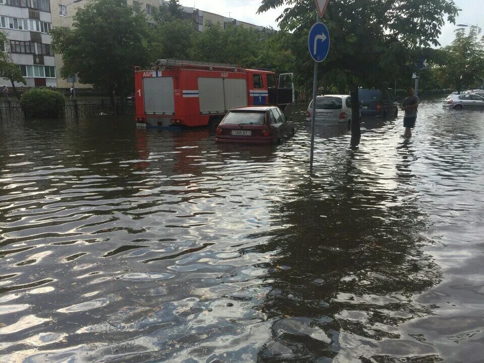 Потоп нагарии. Продолжительные ливни. Наводнение дождь. Осадки и наводнение. Потоп нагарии.