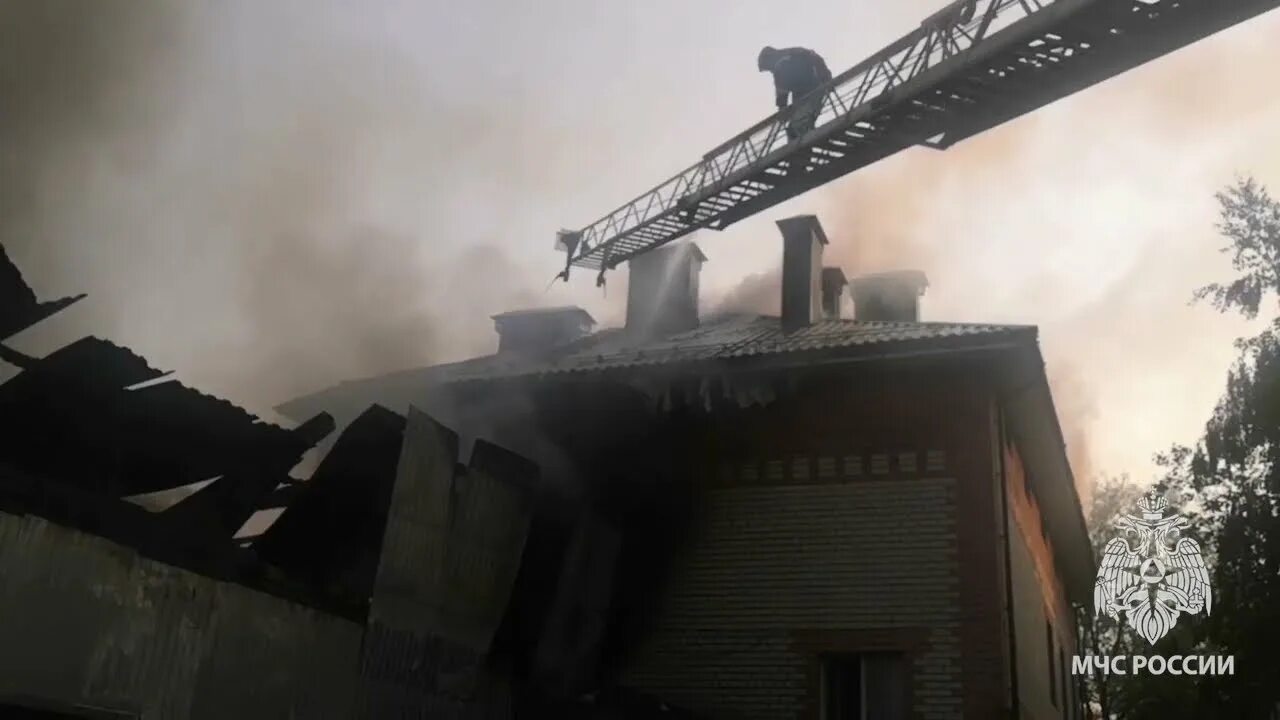 Гусь пожары. Пожар в гусь-хрустальном. пожар в гусь-хрустальном вчера. пожар фото. пожар в здании.