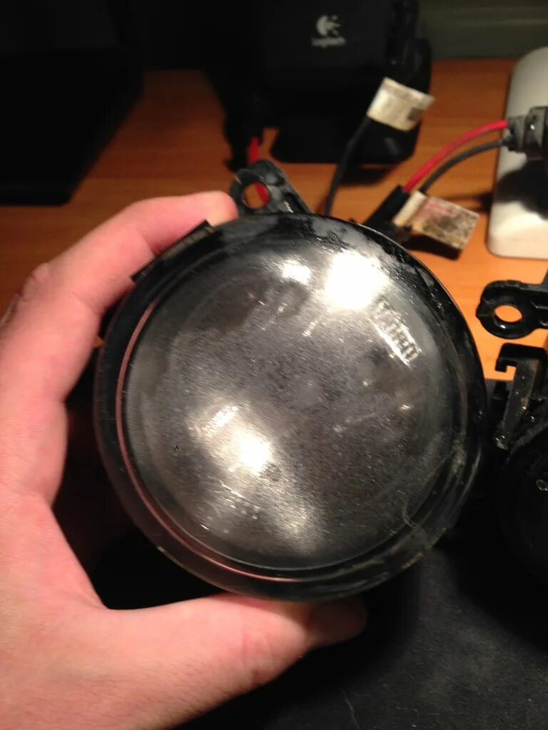 Стекло противотуманки mitsubishi asx 2013. Замена стекла противотуманки. Стекло птф поло седан 2014. Стекло птф митсубиси asx. Стекло противотуманки фольксваген поло 2015.