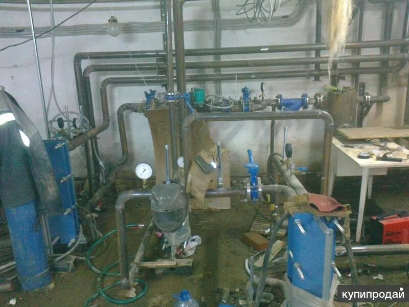 Монтаж сантехники. Работа сантехника пермь. Сантехник. Подключить смеситель на кухне. Мастер сантехник.