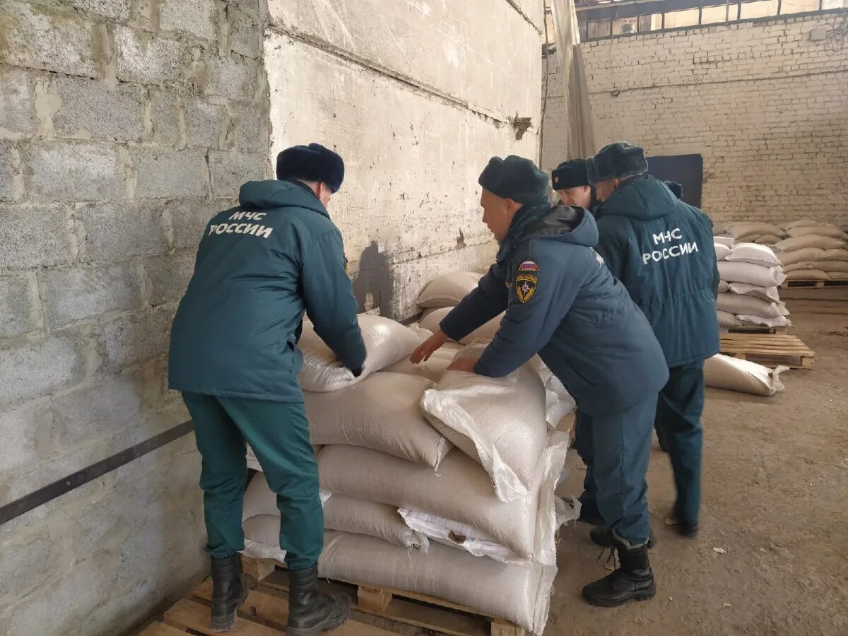 Гуманитарная помощь белгород. Гуманитарная помощь фото. Тонна груза. Белгородская область гуманитарная помощь. Машина гуманитарной помощи.