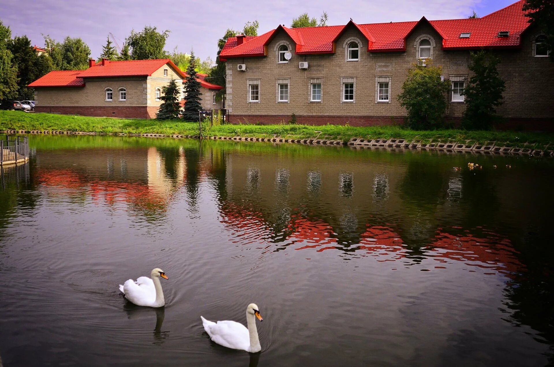 Парк имени Аксакова. Сквер Аксакова Уфа. Парк Аксакова лебеди.