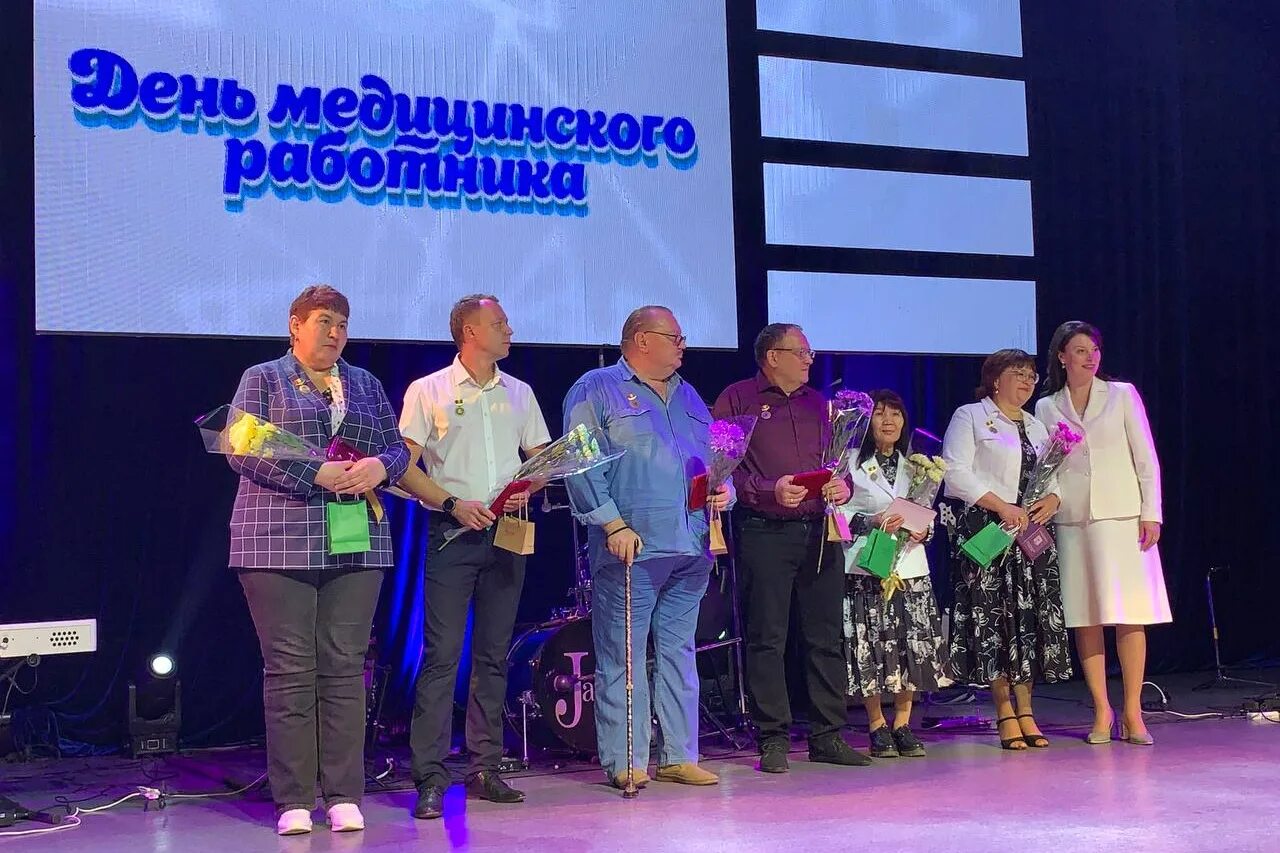 награды. награждение врачей чита 2023. заслуженный профессиональный работник забайкальского края. награждение забайкальских медиков в чите. учитель года 2023.
