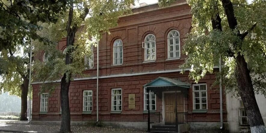 Музей симбирская классическая гимназия ульяновск. Симбирская гимназия музей. Музей гимназии 1 ульяновск. Музей гимназии 1 ульяновск. Симбирская классическая гимназия ульяновск.