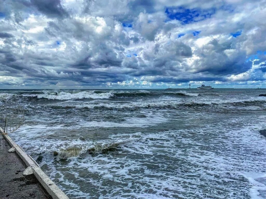 шторм в сочи. потоп в сочи 2021 июль. шторм 820. сочи осадки сегодня. проливные дожди в сочи.