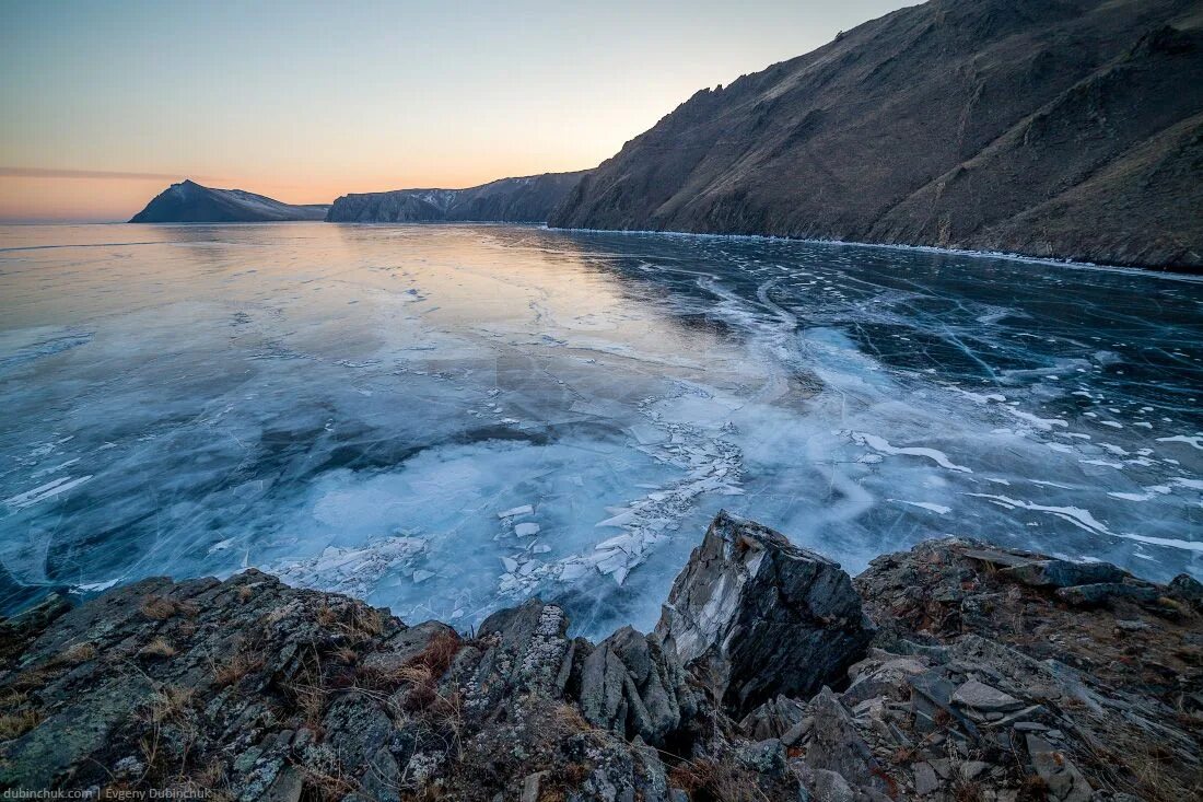 Озеро Байкал. Гидрология Байкала. Озеро Байкал вода. Байкальская вода озеро.