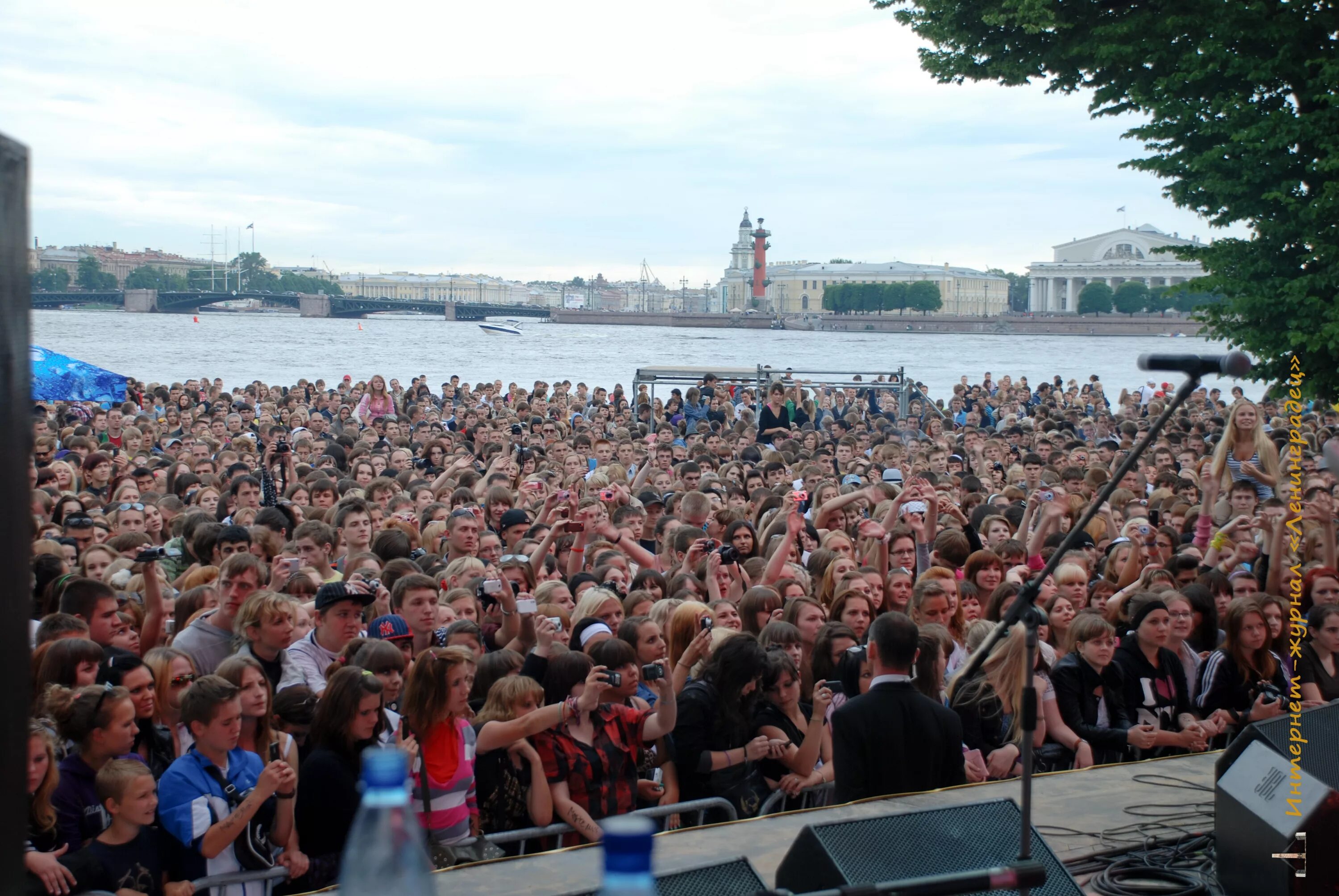 Пикник в Петропавловской крепости. 27 Июня 2011 год. Концерт посвященный Дню России 2023 у Петропавловской крепости фото. 9 Июня 2011 год.