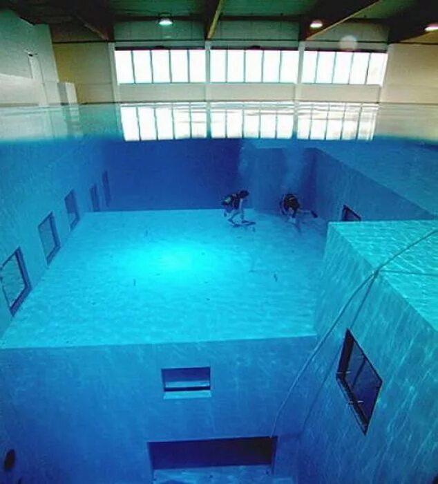 6 метров глубина. Бассейн Немо 33 Бельгия. Самый глубокий бассейн в мире Немо 33. Бассейн 30 метров глубина. Бассейн глубиной 5 метров.