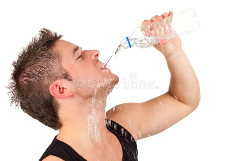 Человек пьет. Человек пьющий воду. Человек пьет воду из бутылки. Мужчина пьет из бутылки. 1 льет 2 пьет