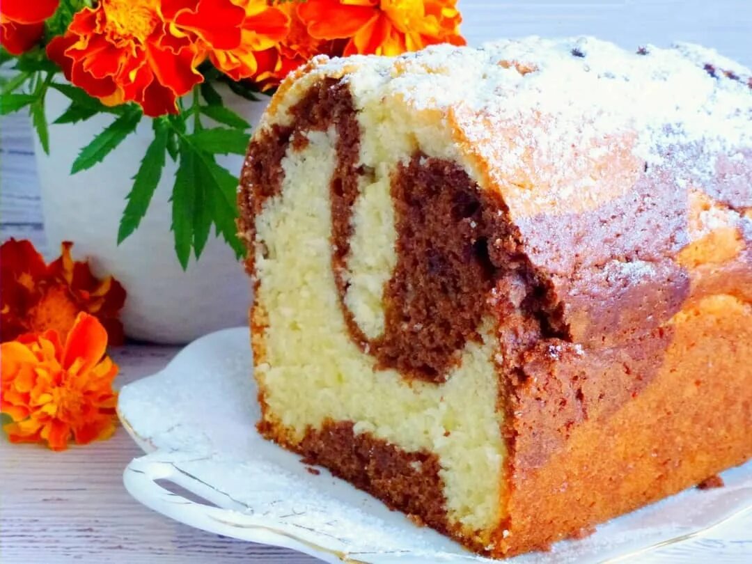 кекс на растительном масле и кефире. кекс на сметане с изюмом. торт зебра с глазурью. кекс сметанковый. кекс на сметане.