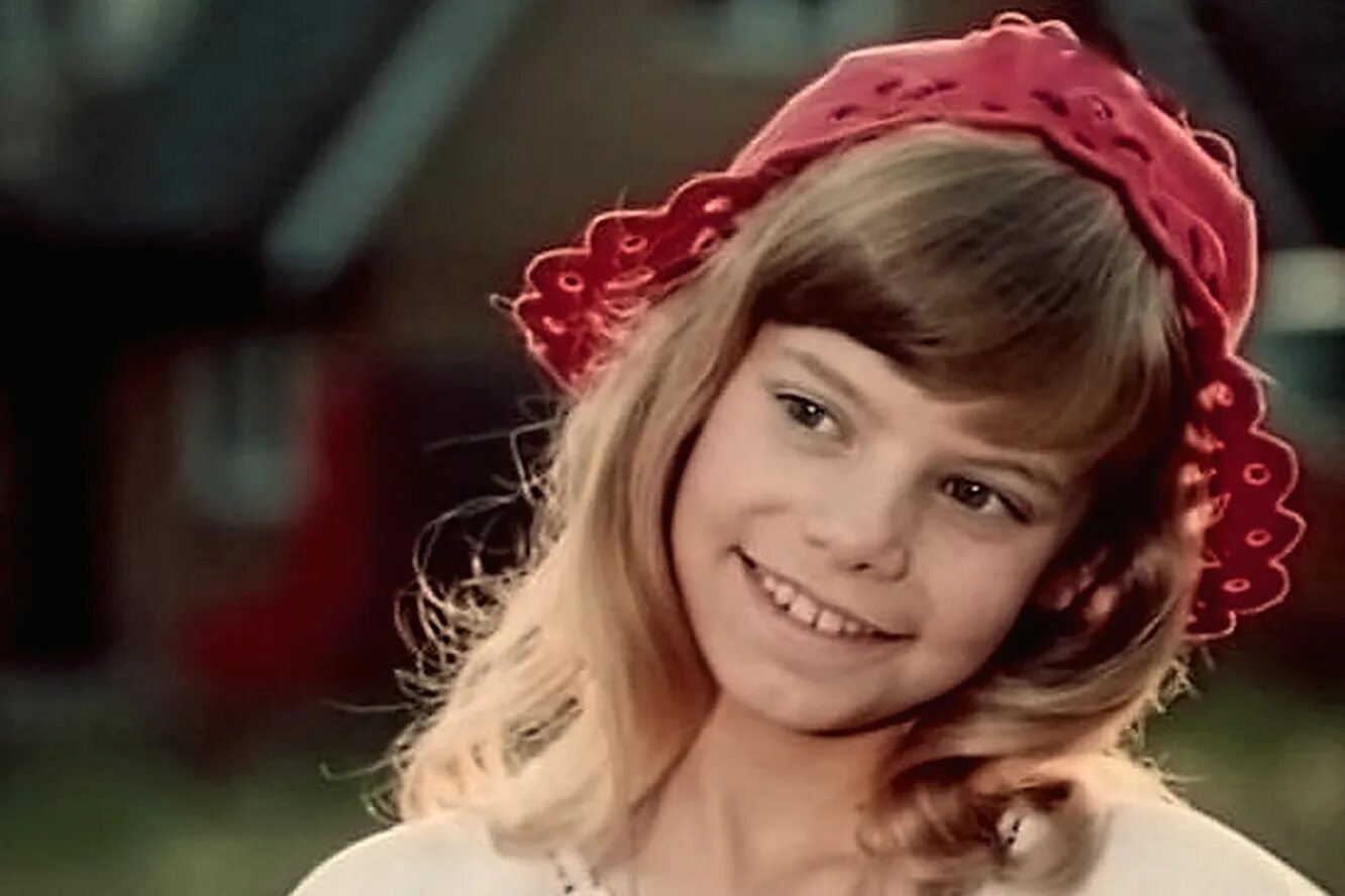 Кинофильма красная шапочка. Красная шапочка кинофильм 1977. Кинофильма красная шапочка. Красная шапочка кинофильм 1977. Кинофильма красная шапочка.