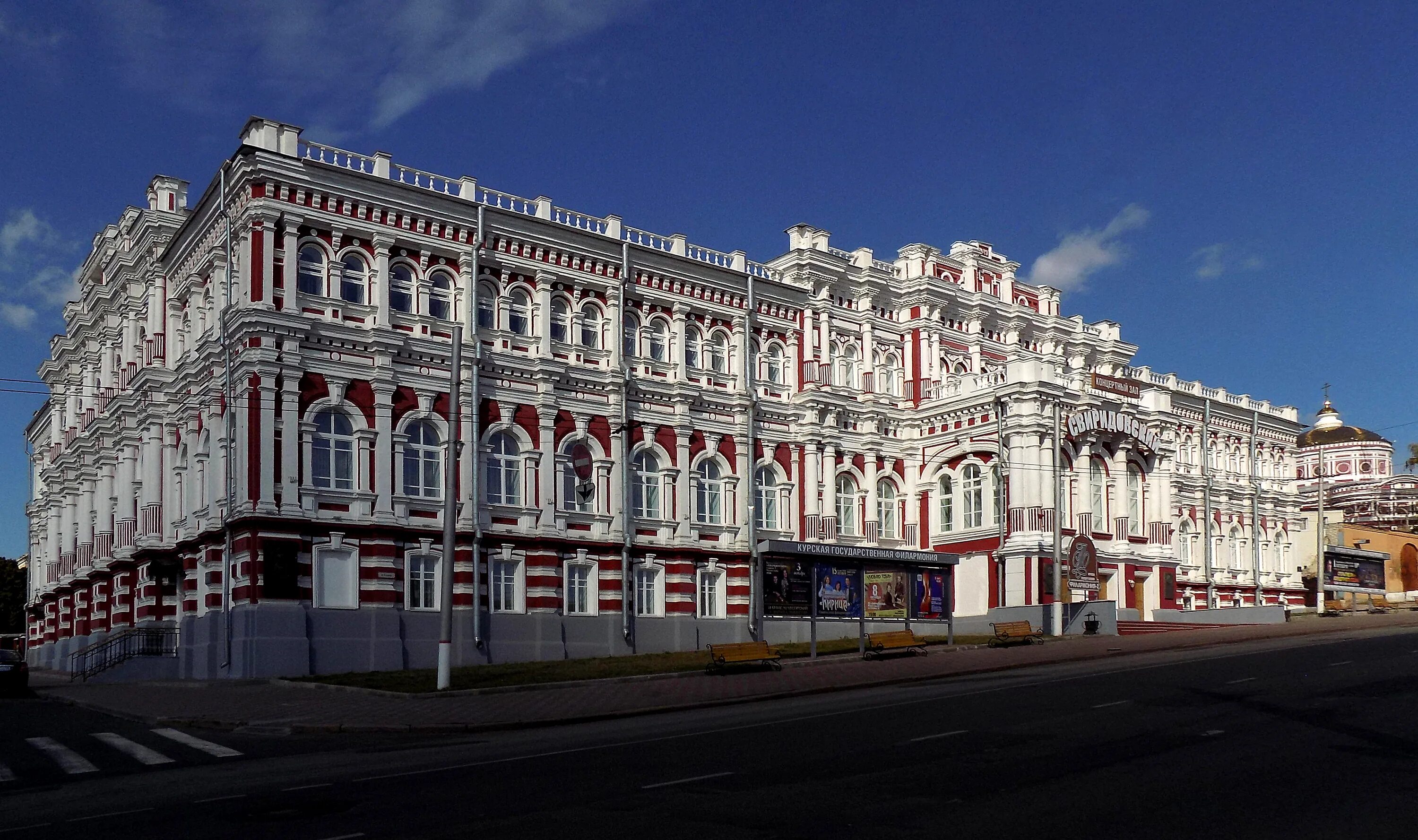 Дворянская дом 4. Здание дворянского собрания (Курск). Дом офицеров Курск. Курск город Дворянское собрание. Дворянское собрание 18 век Курск.