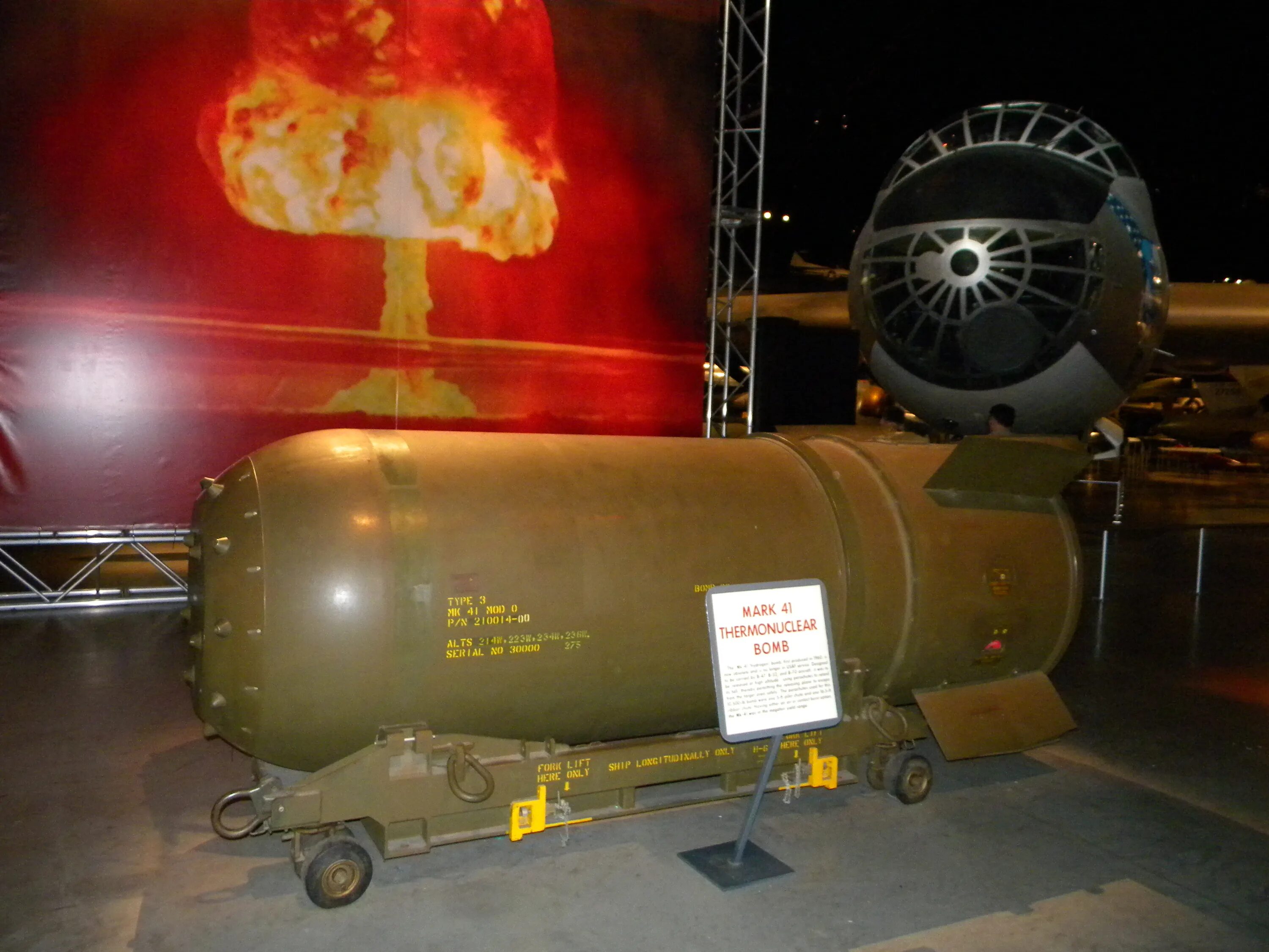 Самая мощная водородная бомба. W41 ядерное оружие. Царь бомба 50 мегатонн. B41 ядерная бомба. Царь бомба 100 мегатонн.
