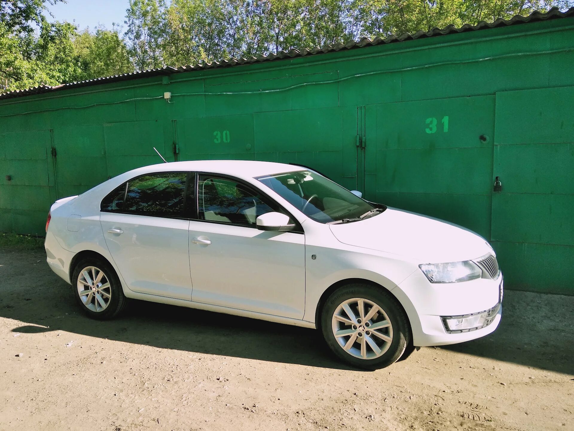 Шкода Рапид литье на 16. Skoda Rapid белая r15. Skoda Rapid диски r16. Диски р16 Шкода Рапид. Skoda rapid r16