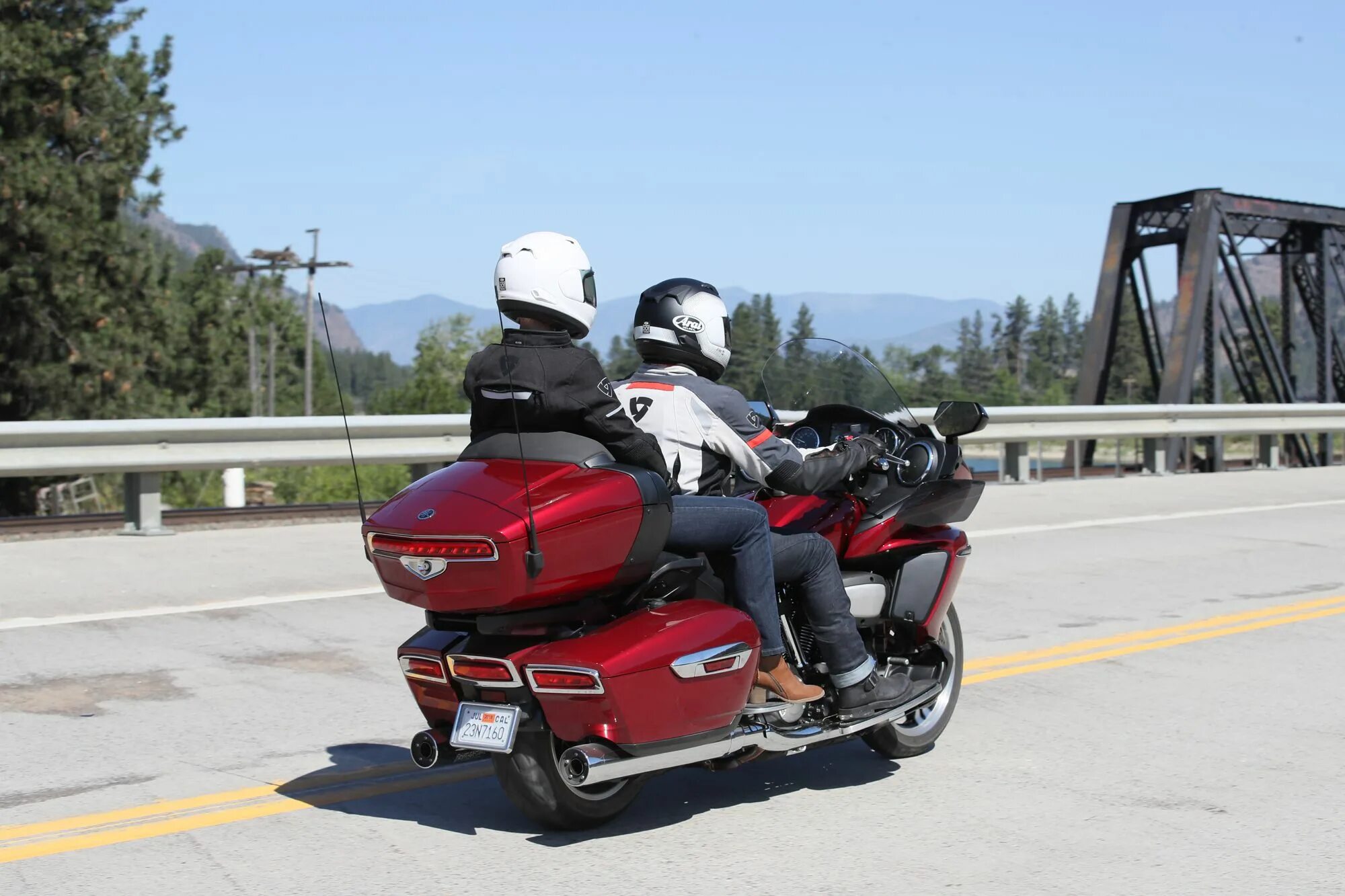 Ducati multistrada 2008. мотоциклист на мотоцикле. езда на мотоцикле. Buell ulysses xb12x. байкер с двойкой.